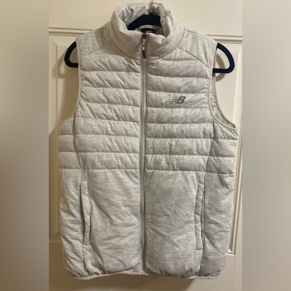 New Balance Women’s Off White Puffer Vest Zippered Pockets High Collar Sz Small